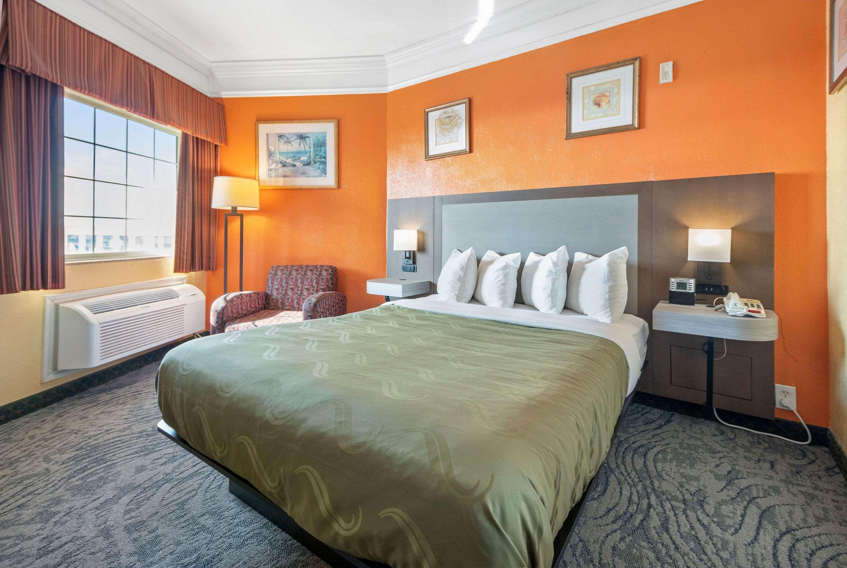 Quality Inn & Suites Galveston - Beachfront Экстерьер фото