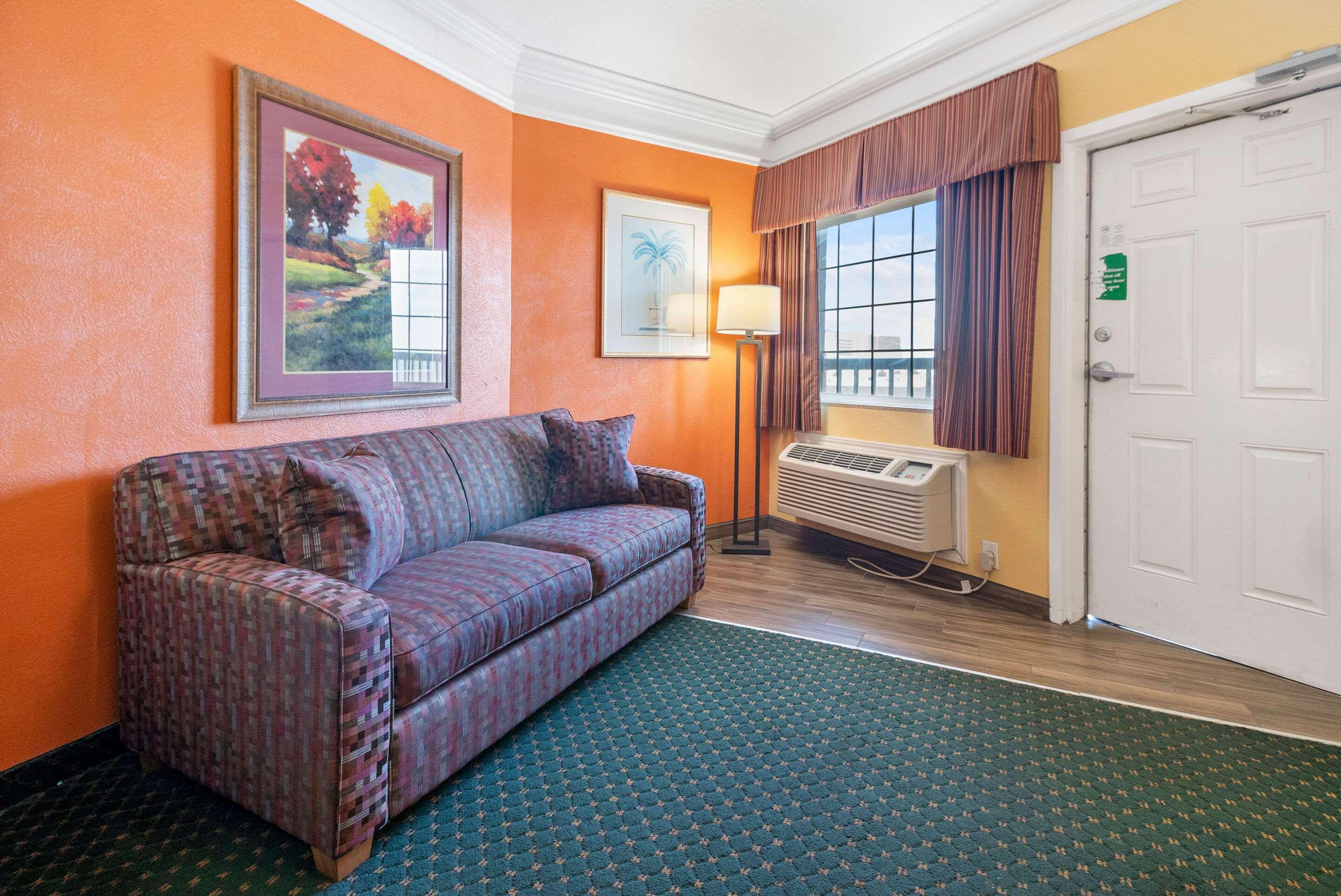 Quality Inn & Suites Galveston - Beachfront Экстерьер фото