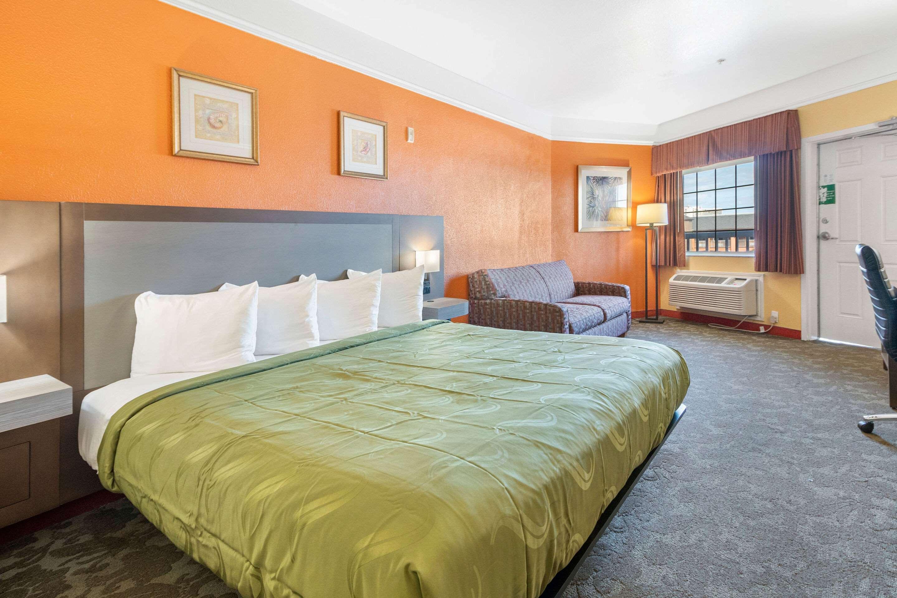 Quality Inn & Suites Galveston - Beachfront Экстерьер фото