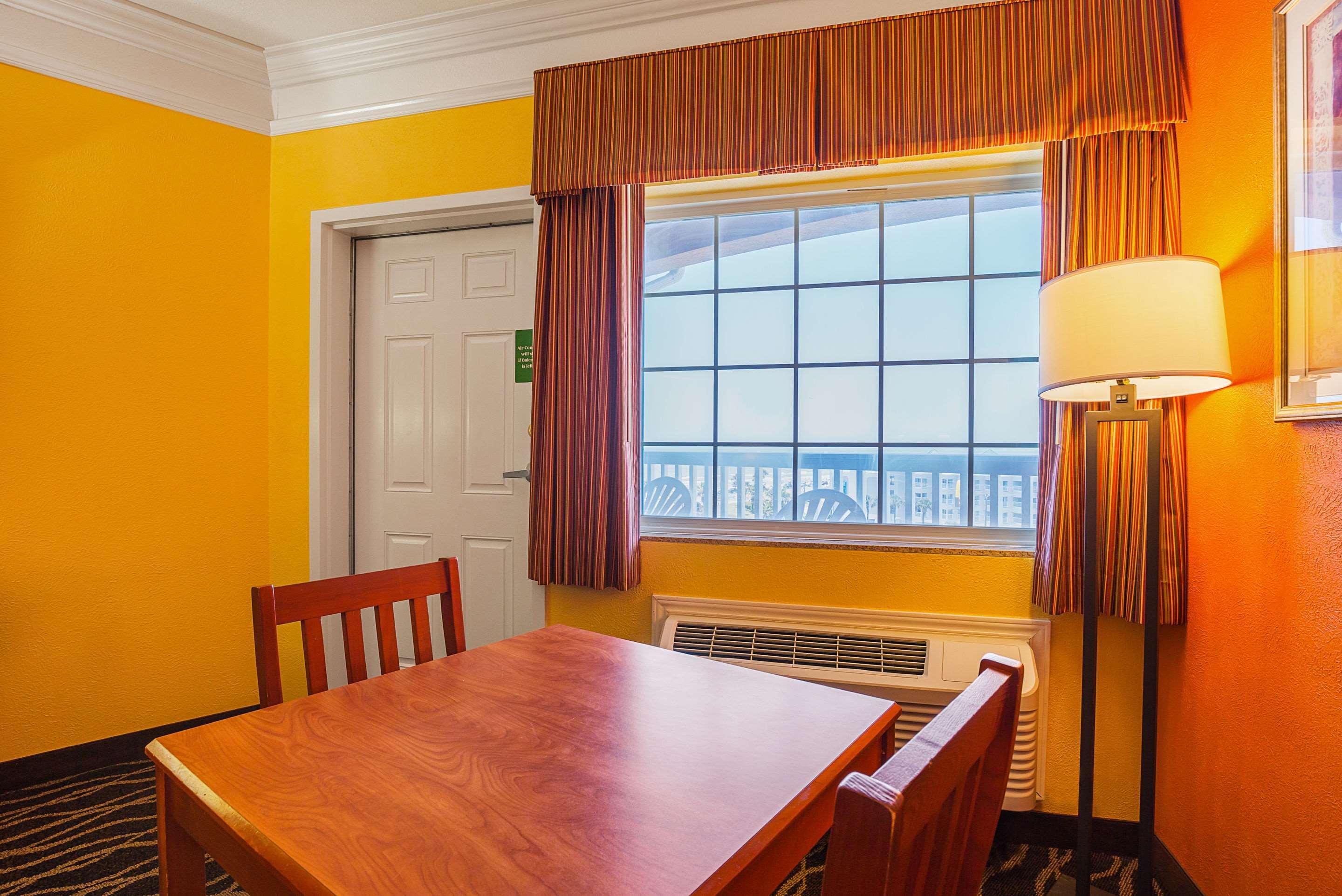 Quality Inn & Suites Galveston - Beachfront Экстерьер фото
