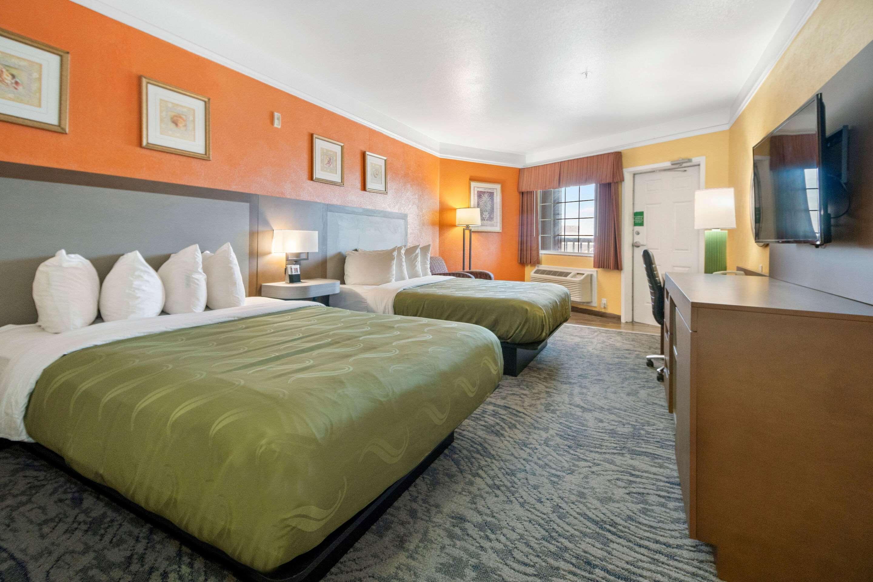 Quality Inn & Suites Galveston - Beachfront Экстерьер фото