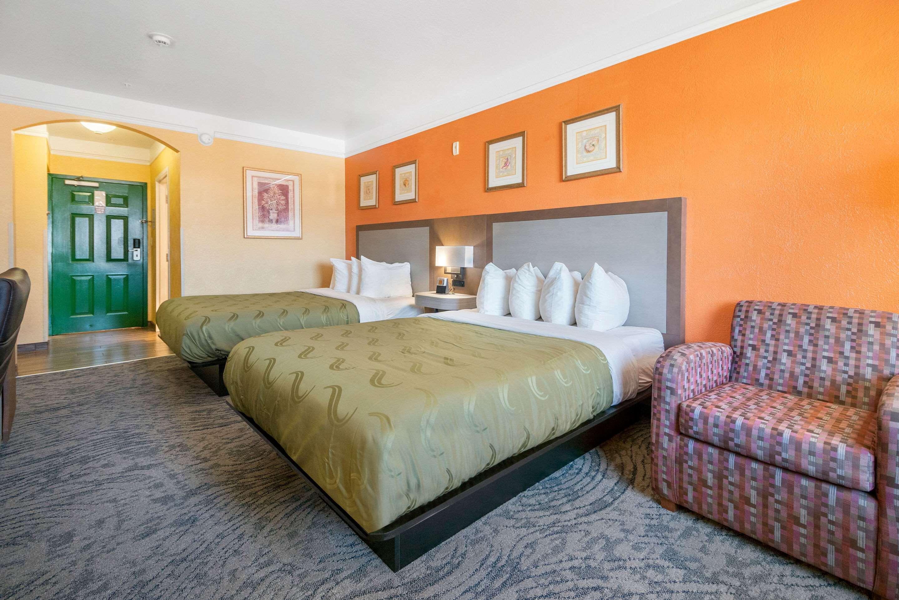 Quality Inn & Suites Galveston - Beachfront Экстерьер фото
