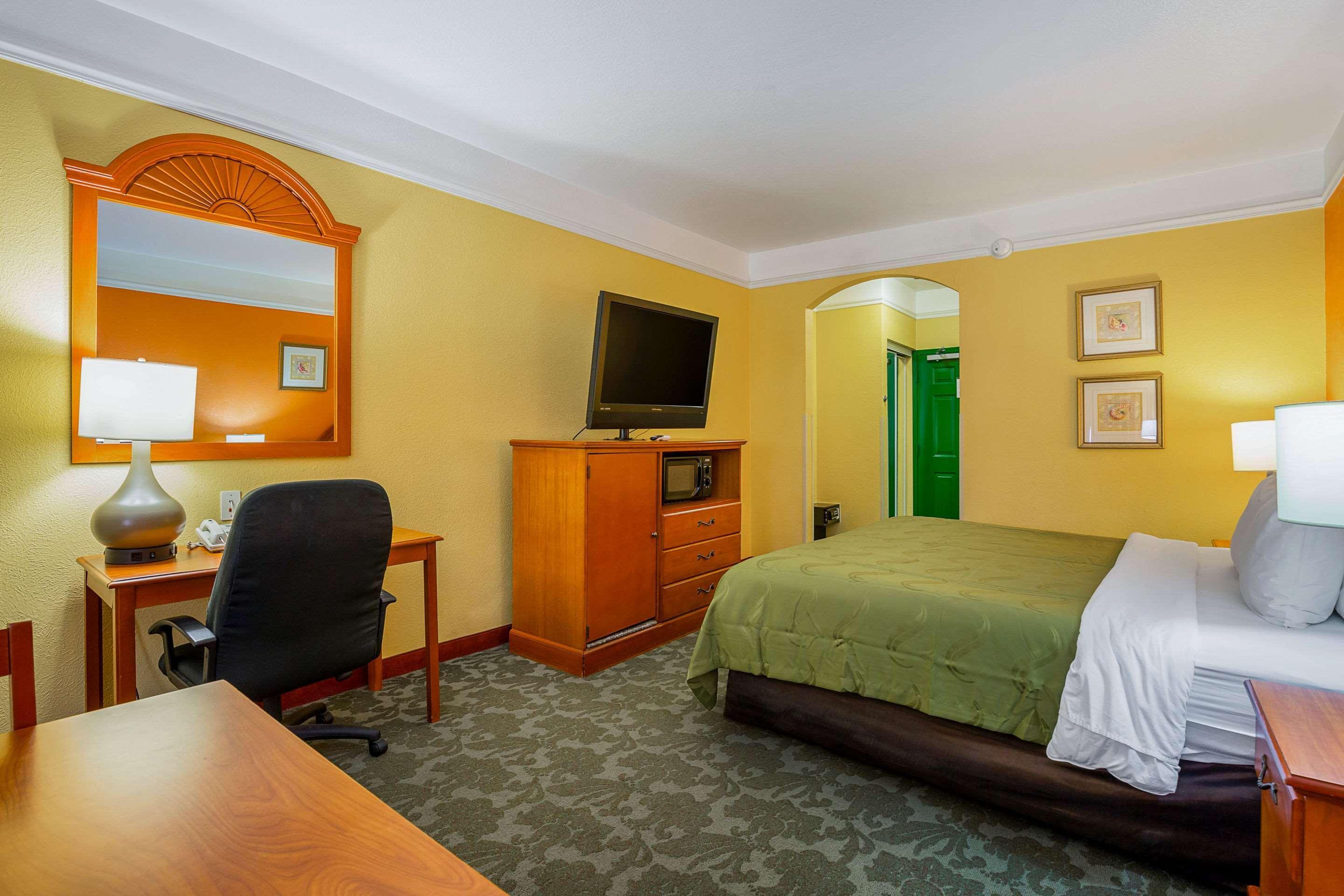 Quality Inn & Suites Galveston - Beachfront Экстерьер фото