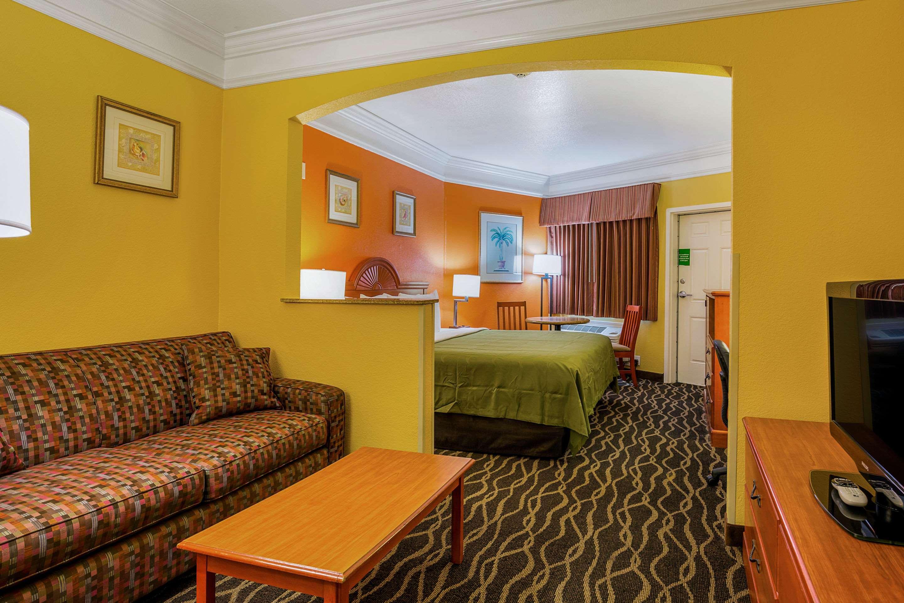 Quality Inn & Suites Galveston - Beachfront Экстерьер фото