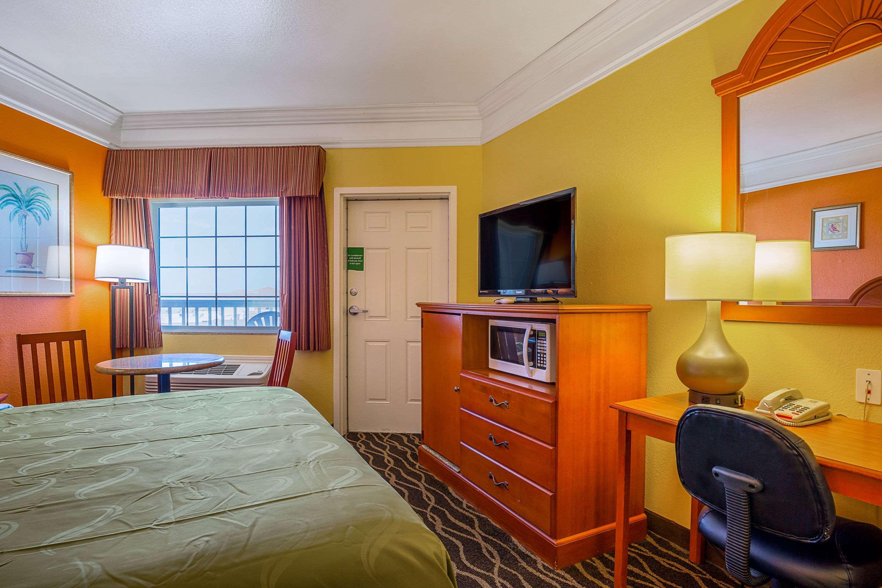 Quality Inn & Suites Galveston - Beachfront Экстерьер фото
