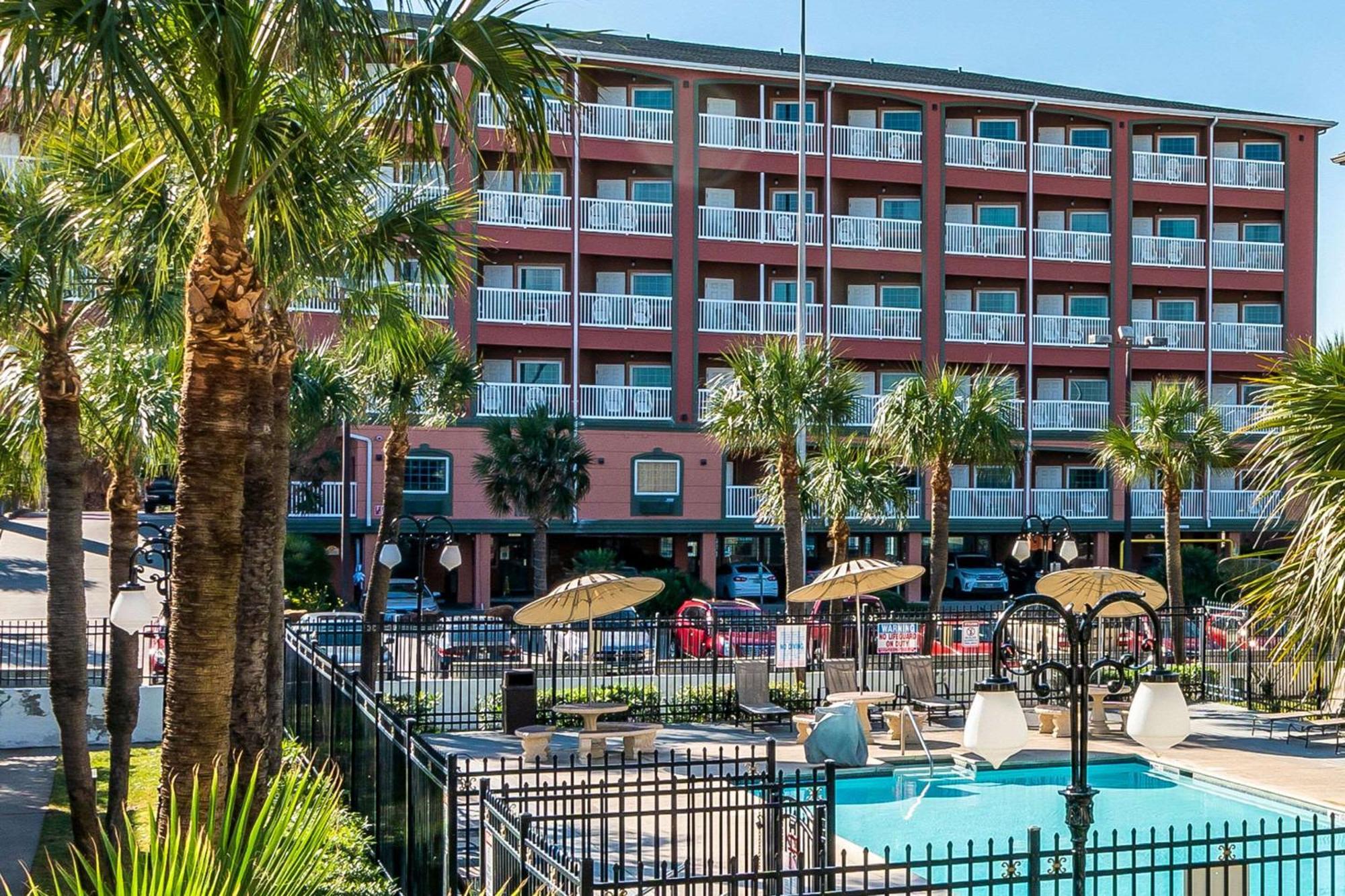 Quality Inn & Suites Galveston - Beachfront Экстерьер фото