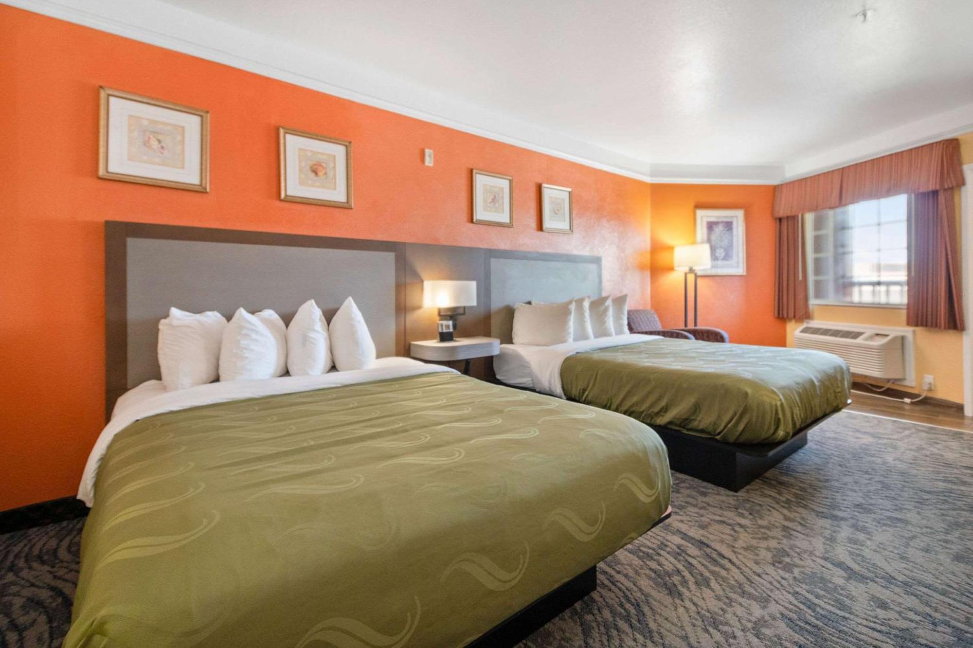 Quality Inn & Suites Galveston - Beachfront Экстерьер фото