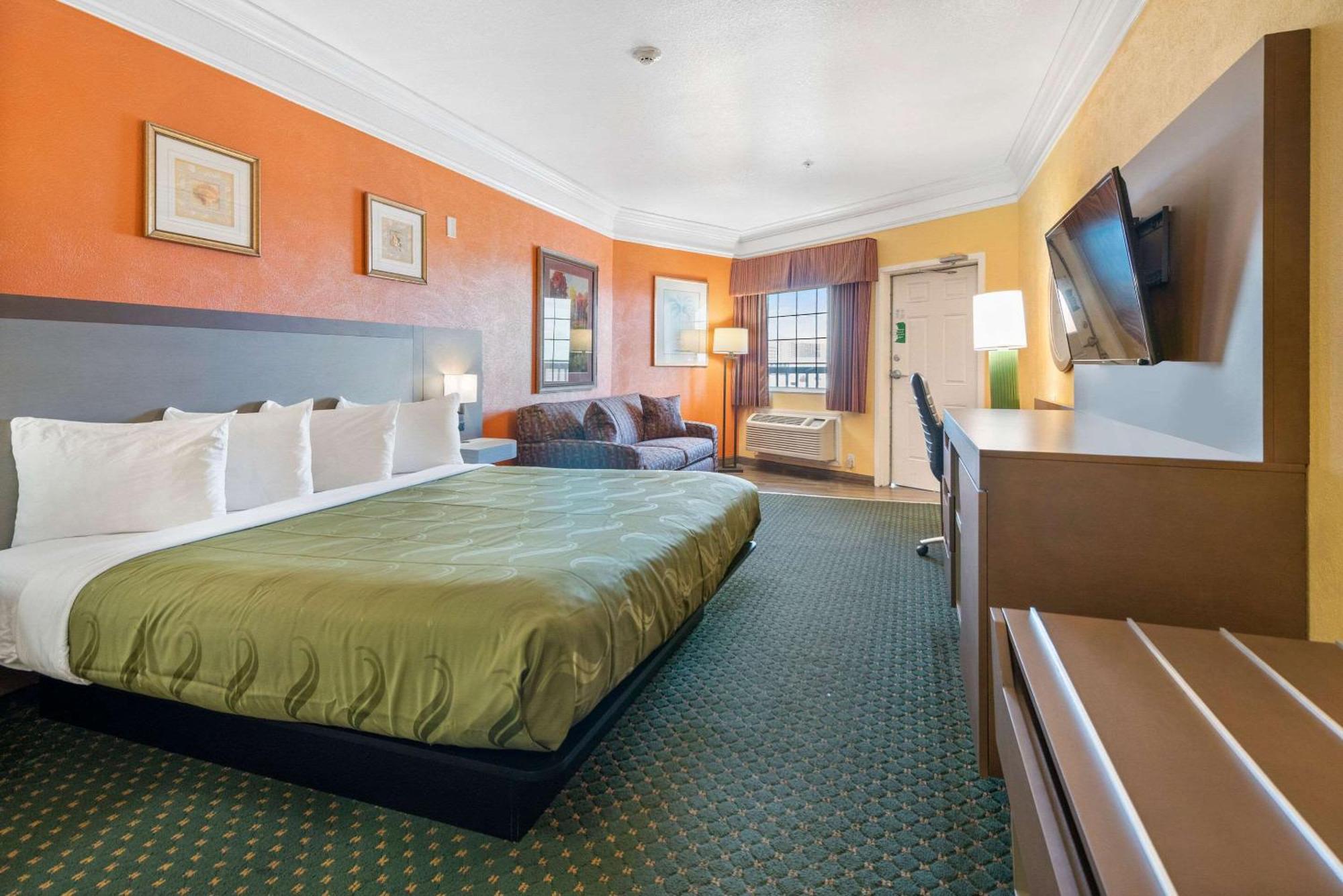 Quality Inn & Suites Galveston - Beachfront Экстерьер фото