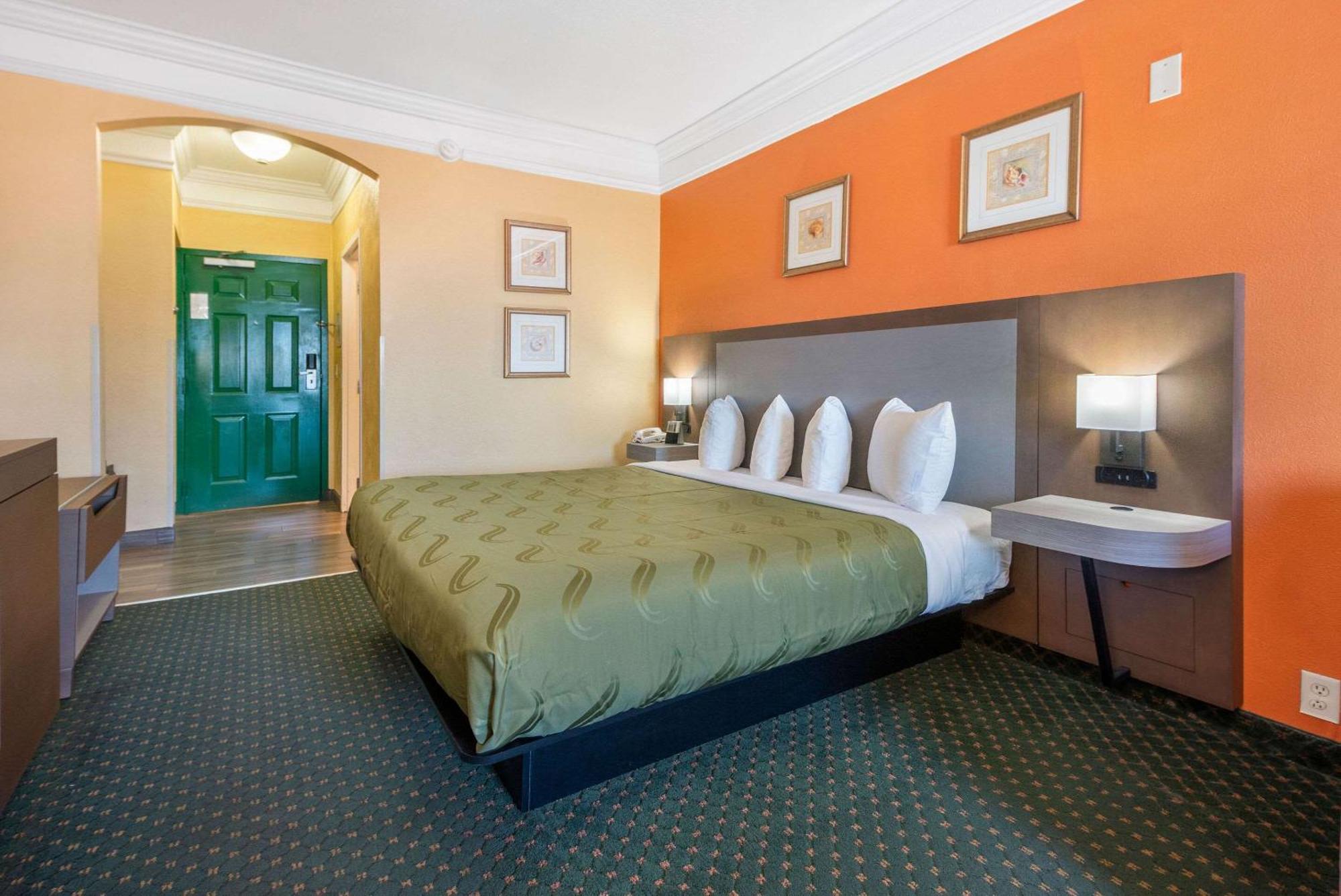 Quality Inn & Suites Galveston - Beachfront Экстерьер фото