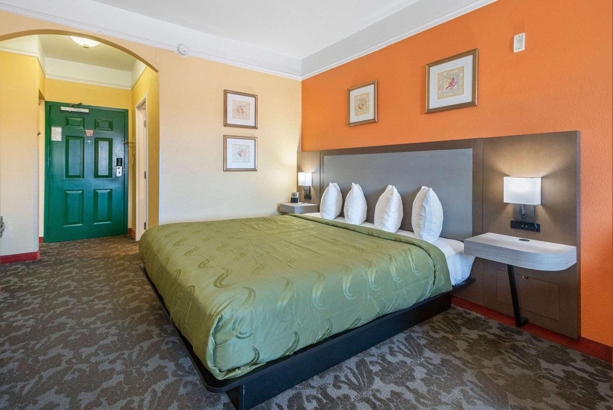 Quality Inn & Suites Galveston - Beachfront Экстерьер фото